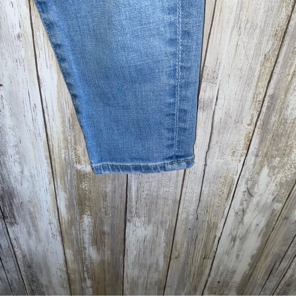American Eagle Super Stretch X Light Wash Distressed Jeggings Short - Picture 4 of 10